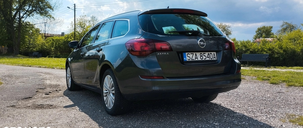Opel Astra cena 20000 przebieg: 237229, rok produkcji 2011 z Szczekociny małe 667